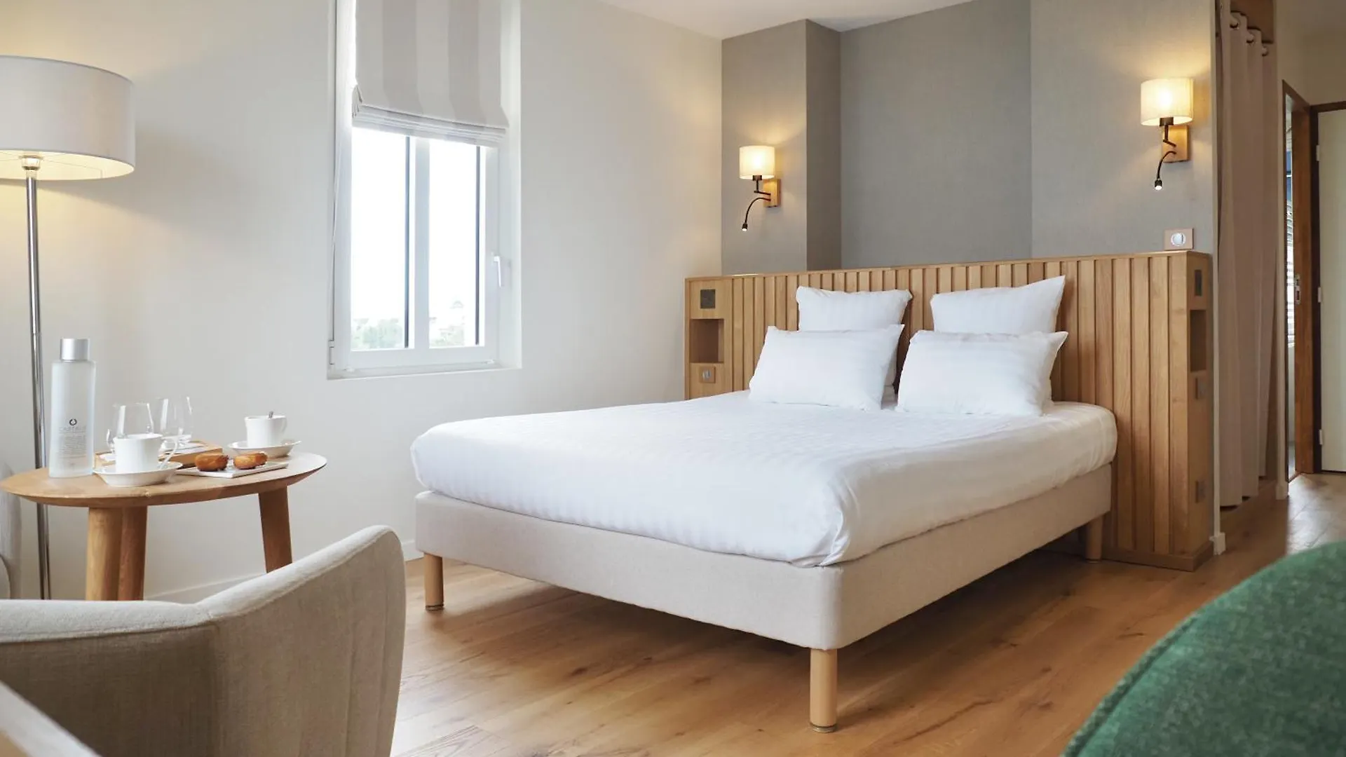 Logis Hotel De Carantec 4*,