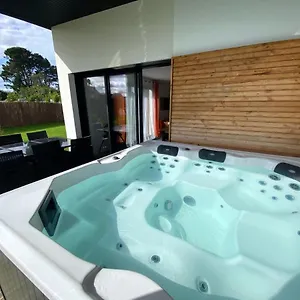  Hébergement de vacances Maison Neuve Jacuzzi Jardin 6 Personnes